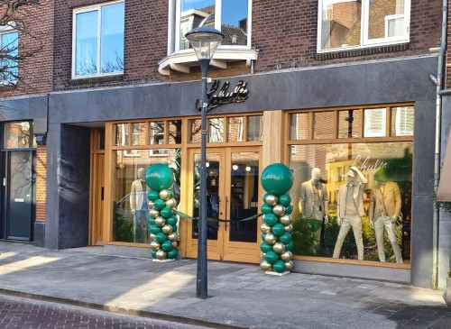 Winkelpand voorzien van Belgisch hardsteen gevelbekleding